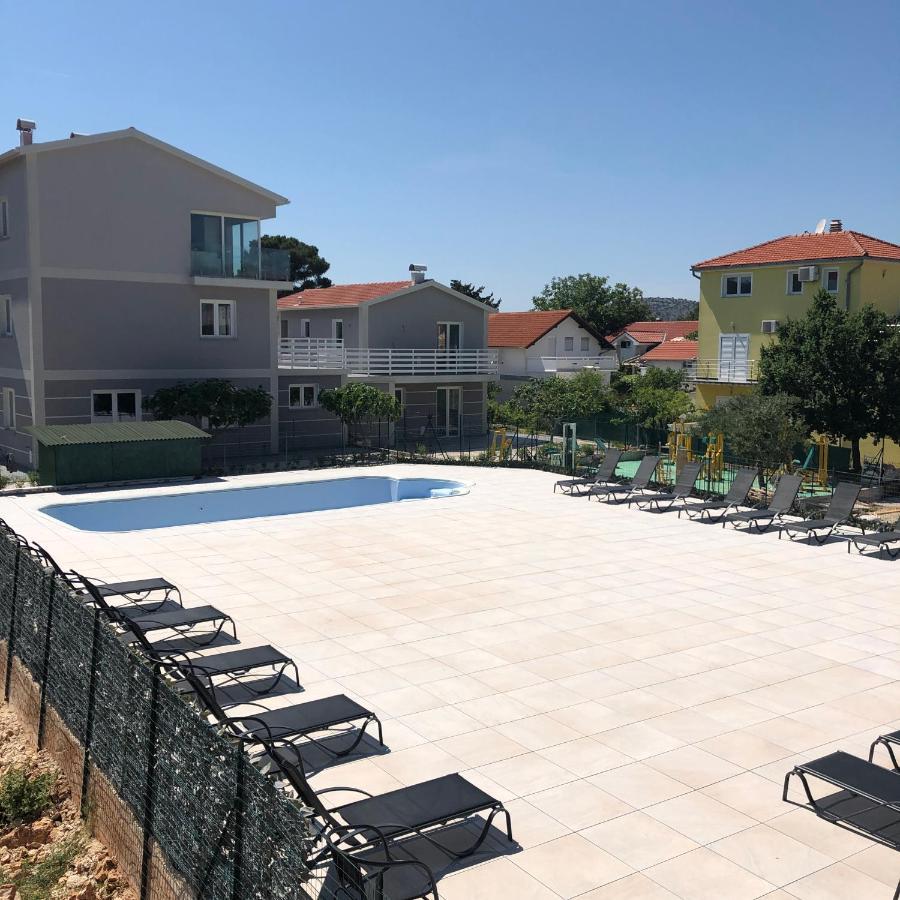 Lipovac Resort Ficus Bilice Zewnętrze zdjęcie